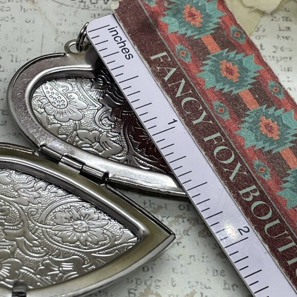 Heart Silver Locket Gothic Necklace Photo SPIDER Gothic Black Widow Cameo Witch - Picture 10 of 10